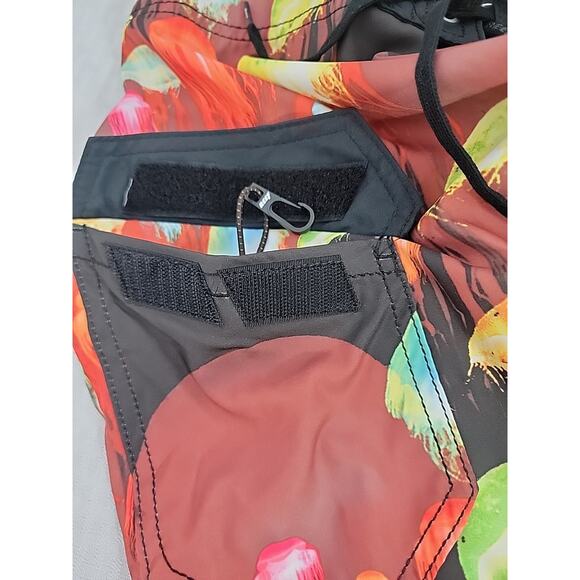 Reef Mens Board Shorts Jelly Fish Comfort Black Size 32 EUC Pocket - Picture 5 of 7